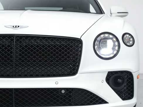 Used 2021 Bentley Continental GT V8 image 9