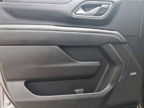 Used 2022 GMC Yukon SLT w/ SLT Premium Package image 16