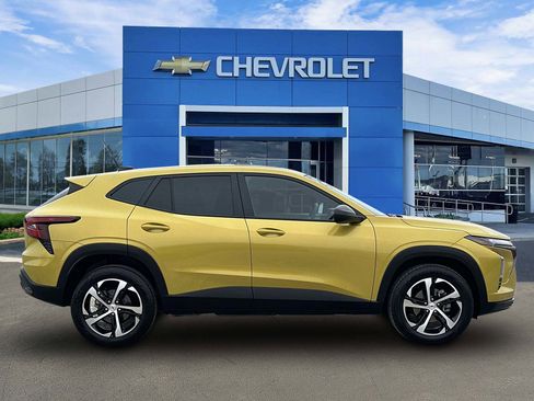 Certified 2024 Chevrolet Trax RS w/ Sunroof Package image 5