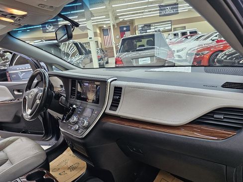 Used 2015 Toyota Sienna Limited FWD image 23