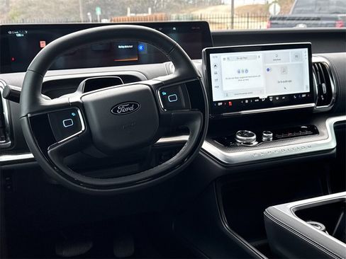 Used 2025 Ford Expedition Platinum w/ Stealth Appearance Package image 22