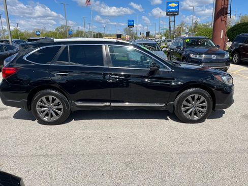Used 2018 Subaru Outback 3.6R Touring AWD/4WD image 6