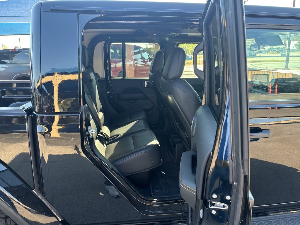 New 2025 Jeep Gladiator Sport AWD/4WD image 17