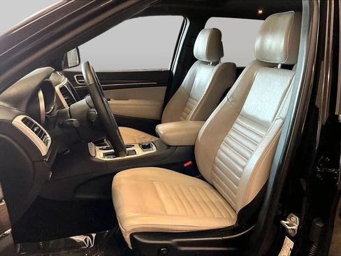 Used 2018 Jeep Grand Cherokee Limited AWD/4WD image 8