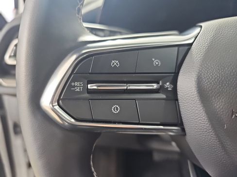 Used 2025 Chevrolet Traverse LT FWD image 25