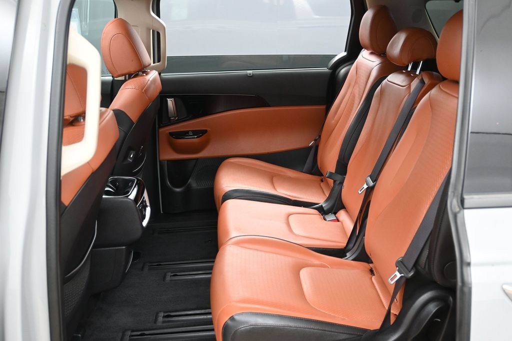 Used 2024 Kia Carnival SX Prestige FWD image 29