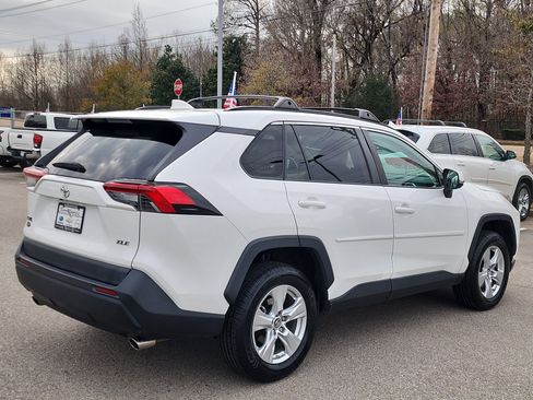 Used 2019 Toyota RAV4 XLE image 3