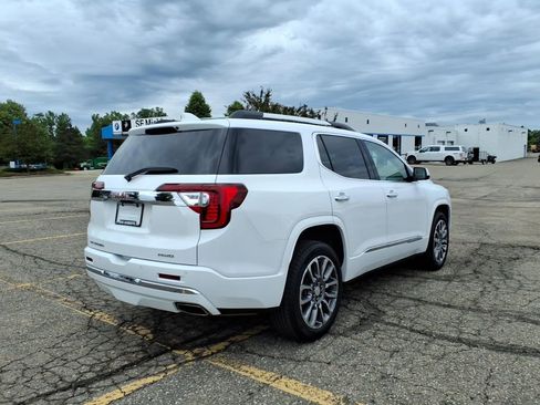 Used 2023 GMC Acadia Denali w/ Denali Technology Package AWD/4WD image 4