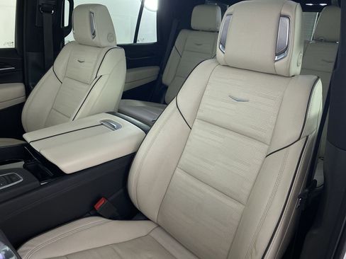 Certified 2022 Cadillac Escalade Sport w/ Touring Package image 12