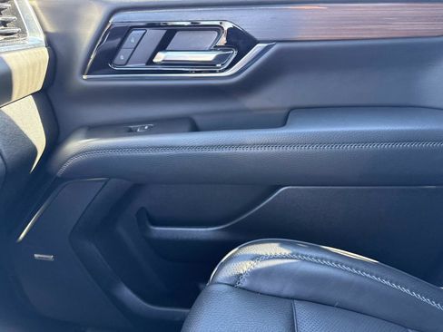 Used 2025 GMC Yukon Denali image 27