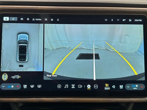 Used 2025 Rivian R1S Premium AWD/4WD image 36