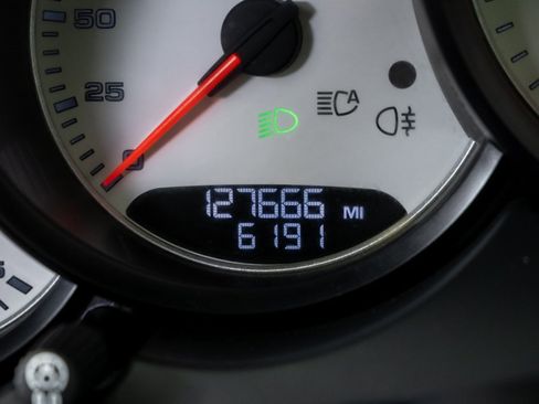 Used 2015 Porsche Cayenne S image 12