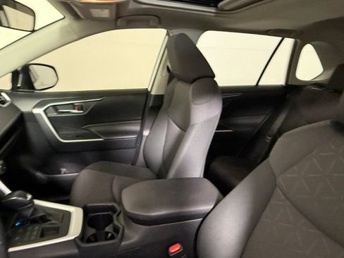 Used 2019 Toyota RAV4 XLE AWD/4WD image 30