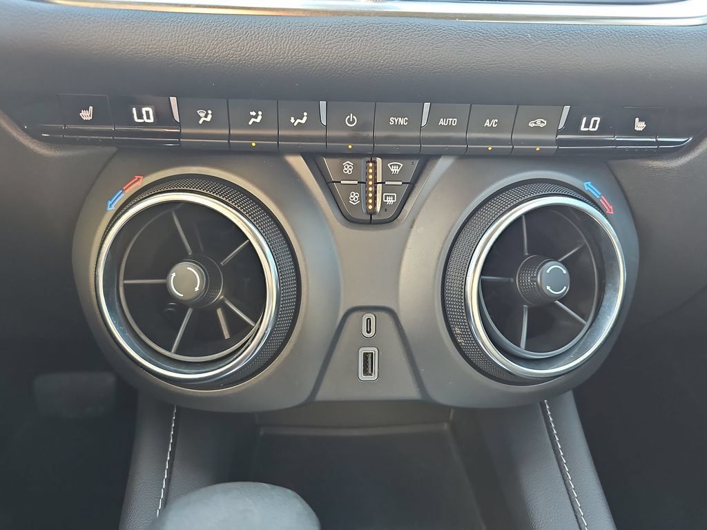 Used 2025 Chevrolet Blazer LT FWD image 21