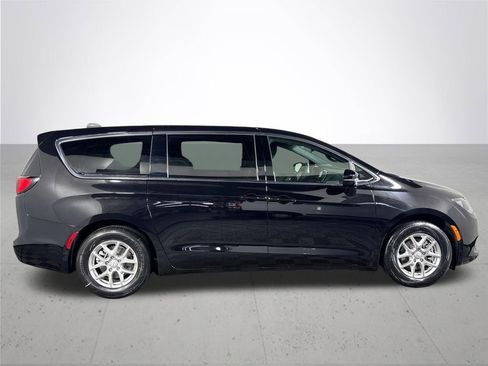 New 2026 Chrysler Voyager LX image 5