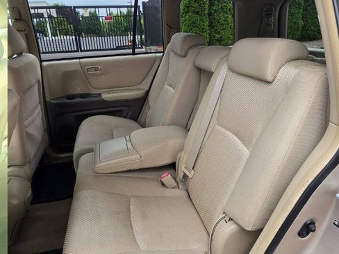 Used 2007 Toyota Highlander 4WD V6 w/ 3rd Row image 10
