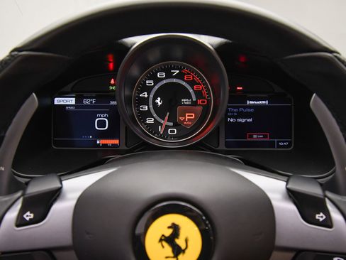 Used 2019 Ferrari Portofino image 15