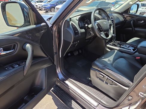 Used 2024 INFINITI QX80 Luxe RWD image 11