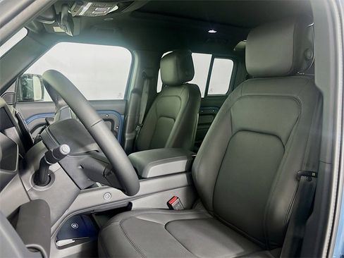 Used 2025 Land Rover Defender 110 X-Dynamic SE image 22