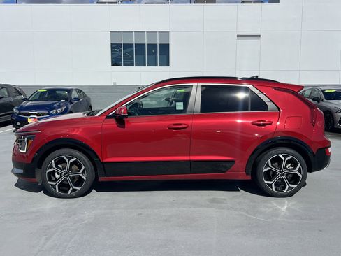 Certified 2023 Kia Niro EX Touring image 3