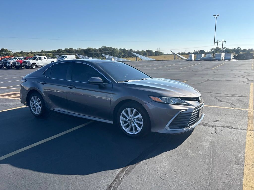 Used 2021 Toyota Camry LE FWD image 10