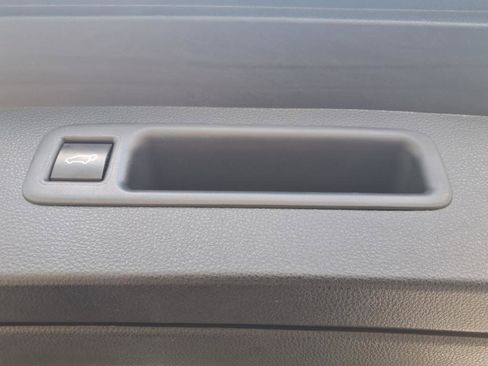 Used 2022 Toyota Highlander XLE image 6