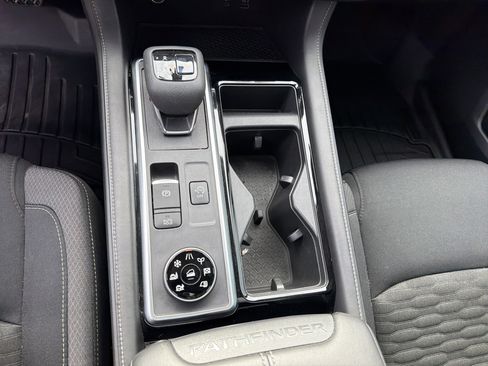 Used 2022 Nissan Pathfinder SV w/ SV Premium Package image 30