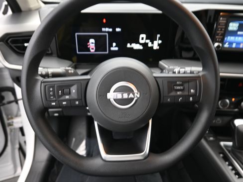 Certified 2025 Nissan Kicks S image 13