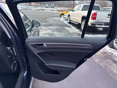 Used 2017 Volkswagen Golf Alltrack SE image 19