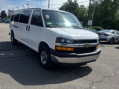 Used 2025 Chevrolet Express 3500 LT w/ LT Preferred Equipment Group RWD image 3