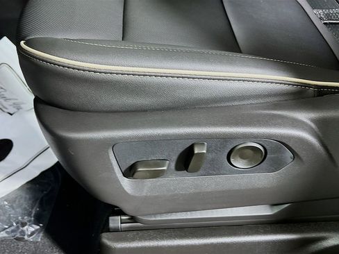 New 2026 GMC Yukon XL Elevation image 16