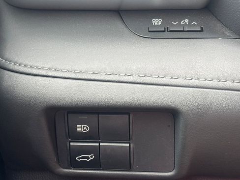 Used 2022 Toyota Highlander XLE FWD image 25