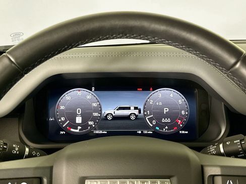Used 2025 Land Rover Defender 110 X-Dynamic SE AWD/4WD image 10