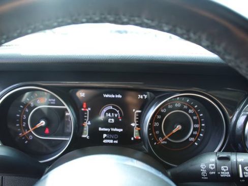 Used 2021 Jeep Wrangler Unlimited Sahara AWD/4WD image 21
