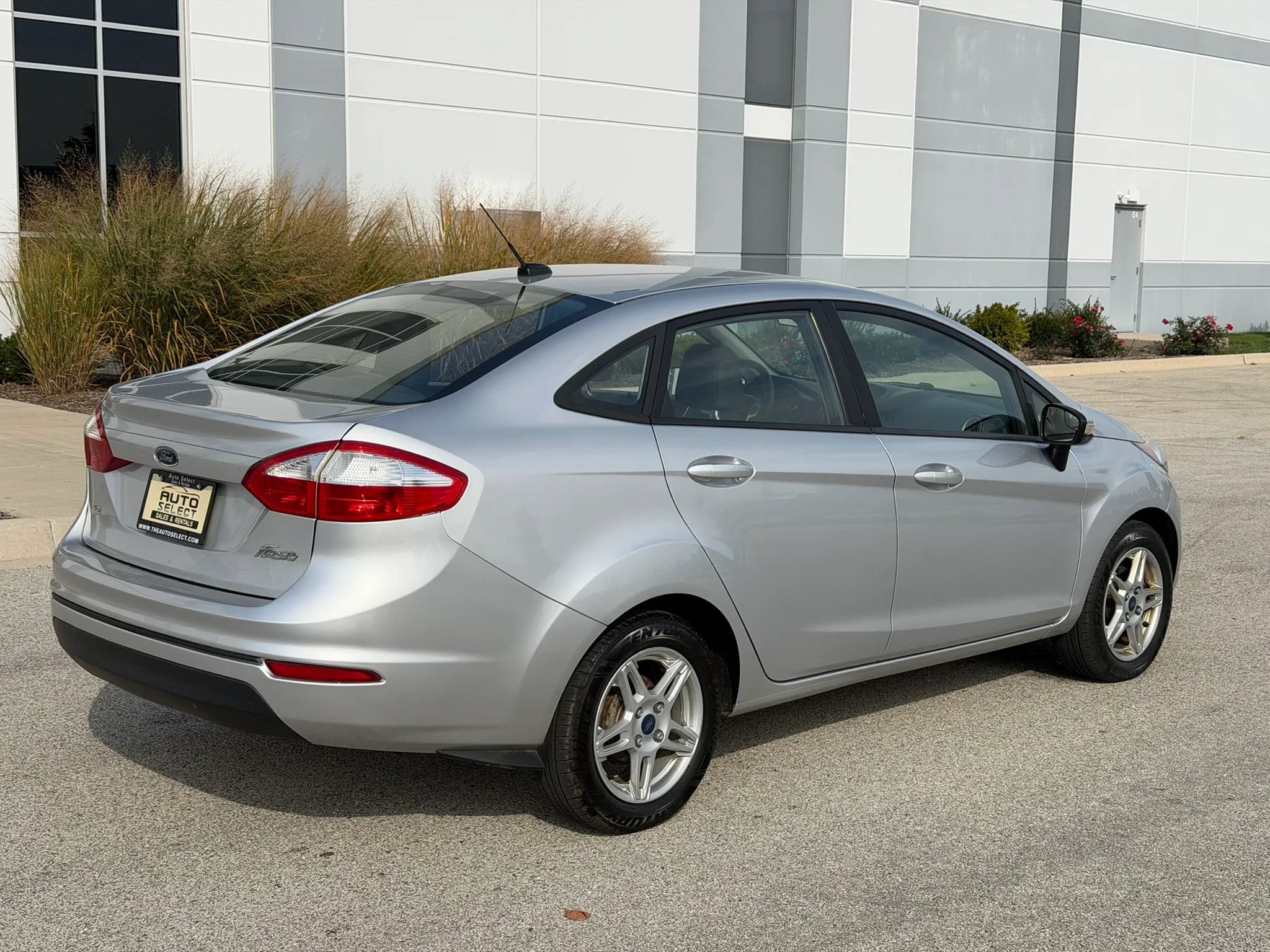 Used 2017 Ford Fiesta SE w/ Cold Weather Package FWD image 5