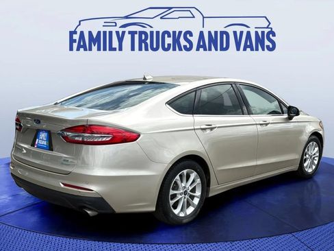 Used 2019 Ford Fusion SE FWD image 4