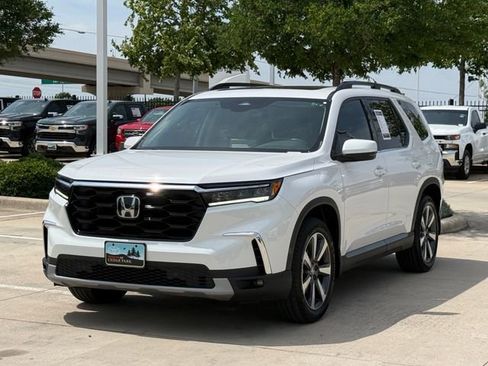 Used 2024 Honda Pilot Touring image 7