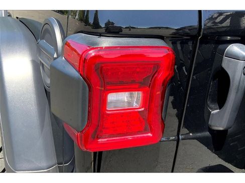 Used 2024 Jeep Wrangler Unlimited Rubicon w/ Technology Group image 29