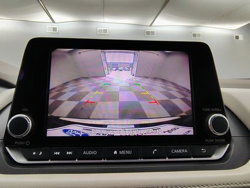 Used 2023 Nissan Rogue SV AWD/4WD image 3