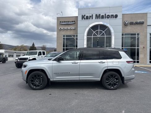 New 2026 Jeep Grand Cherokee L Summit w/ Obsidian Package AWD/4WD image 8