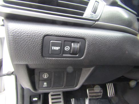 Used 2018 Honda Accord Sport image 16