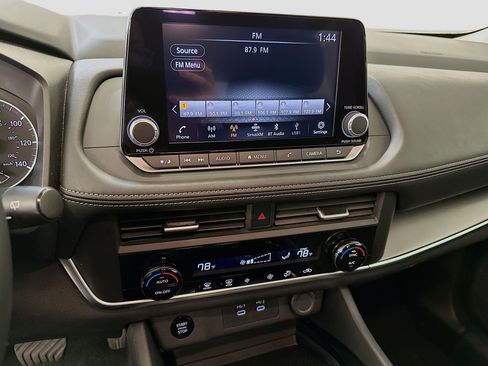 Used 2025 Nissan Rogue SV image 25