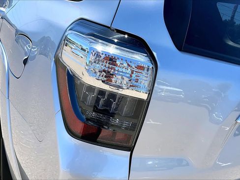 Used 2021 Toyota 4Runner SR5 AWD/4WD image 28