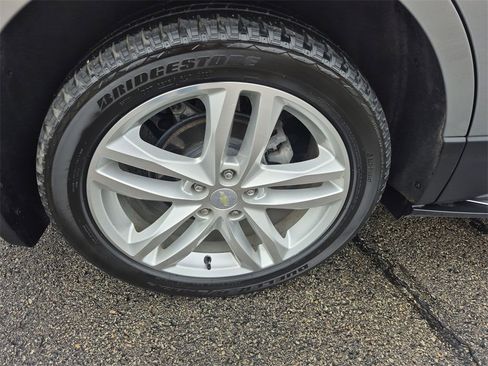 Used 2018 Chevrolet Equinox Premier image 17