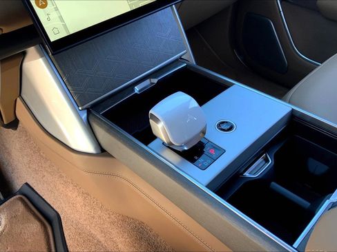 New 2025 Land Rover Range Rover SV image 8