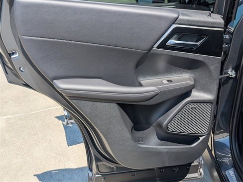 New 2025 Mitsubishi Outlander SE image 23