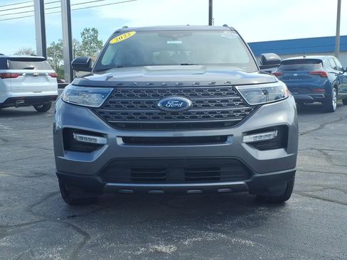 Used 2022 Ford Explorer XLT w/ Equipment Group 202A AWD/4WD image 2