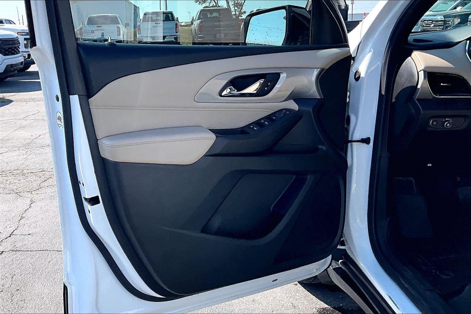 Used 2022 Chevrolet Traverse LS AWD/4WD image 26