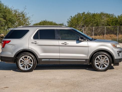 Used 2018 Ford Explorer XLT w/ Equipment Group 202A image 8