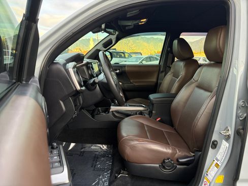Used 2019 Toyota Tacoma Limited AWD/4WD image 11
